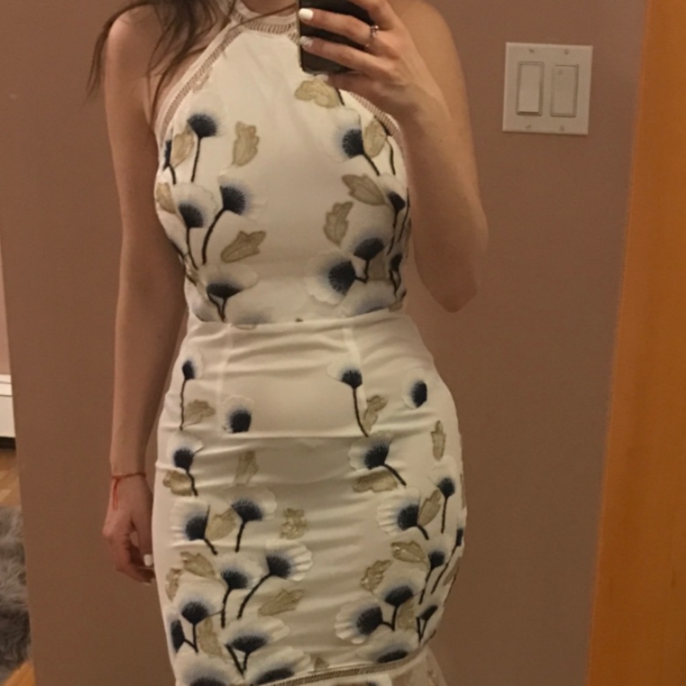 White and blue dress - Picture 2 of 8